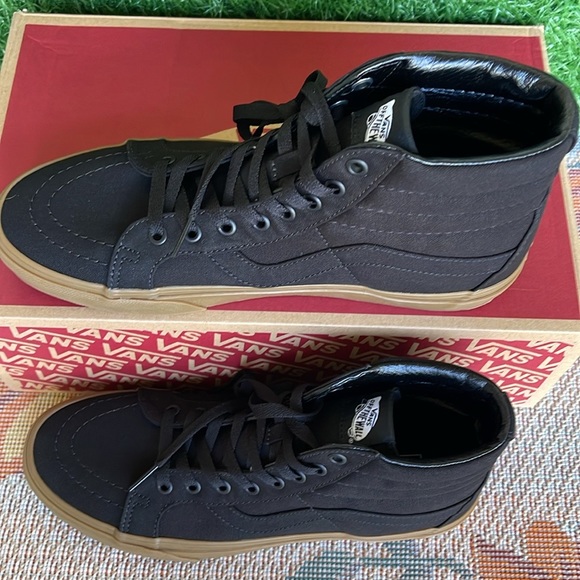 Vans Men’s Sk8-Hi Reissue (Canvas Gum) Black/Lghtgm
VN0A2XSBL0D
Sneakers - Picture 3 of 16